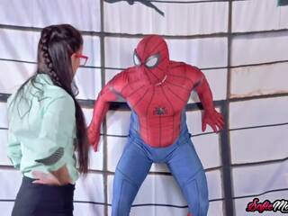 Cougar honning sofie marie suger spider man’s stor | xhamster
